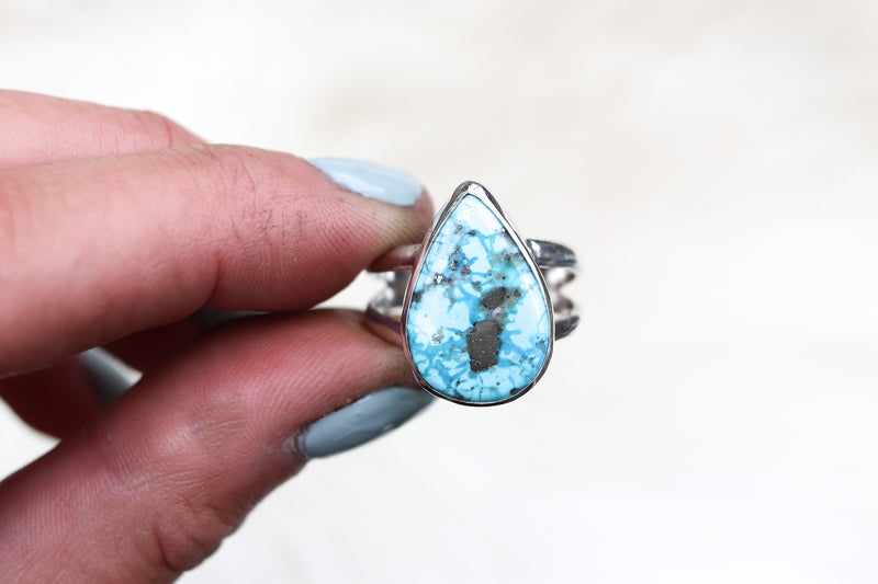 Size 9 White Water Turquoise Ring