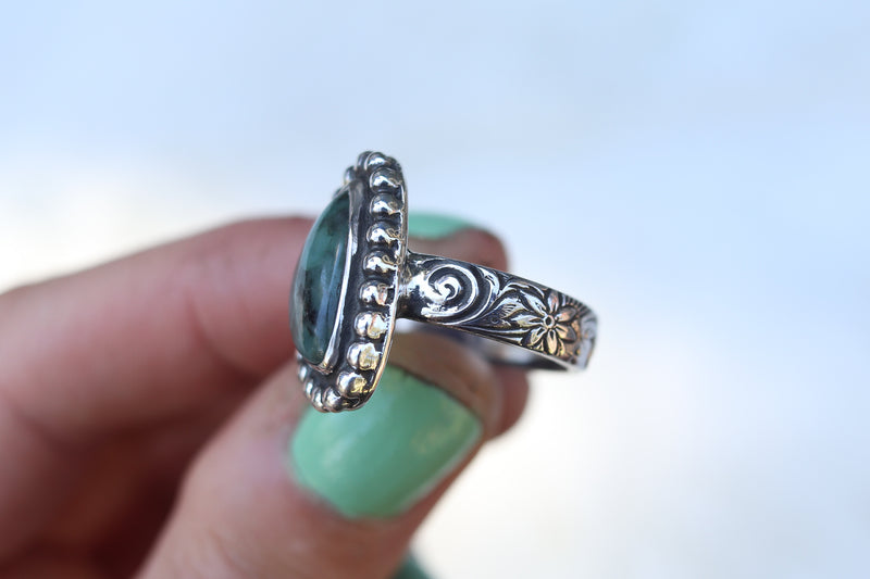 Size 8 Emerald Floral Band Ring