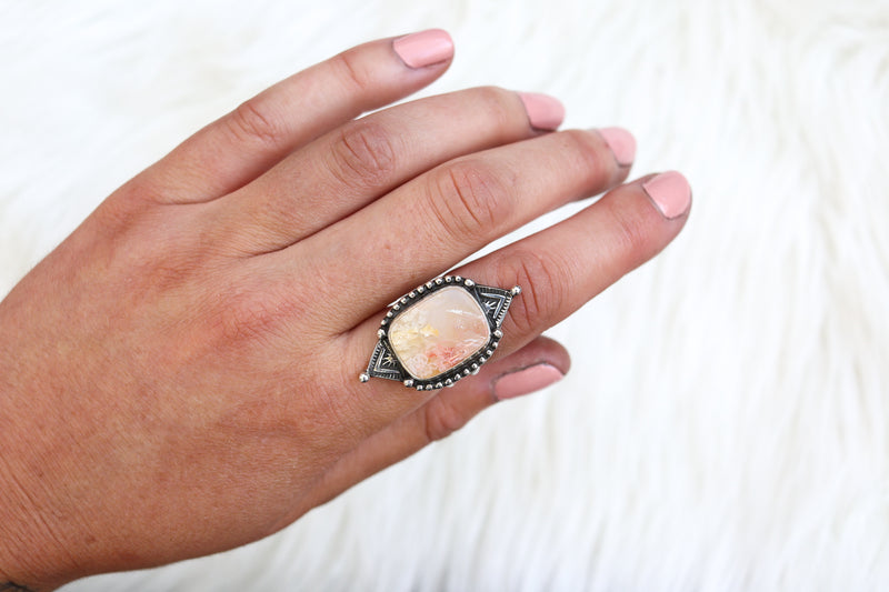 Size 8 Regency Rose Plume Agate Ring