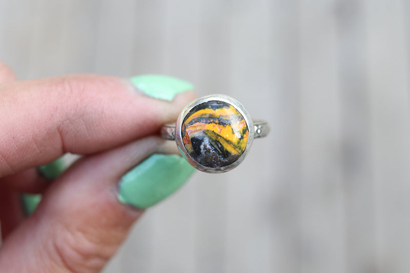Size 7 Bumblebee Jasper Floral Band Ring