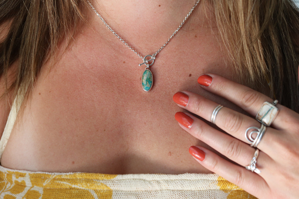 Royston Ribbon Turquoise Toggle Clasp Necklace (16 inch chain)